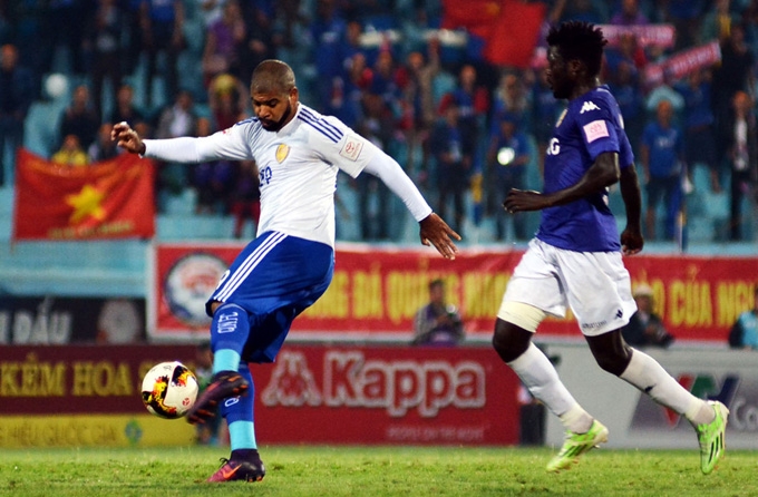 'Đi đêm' với Claudecir, đại gia V-League đứng trước án phạt
