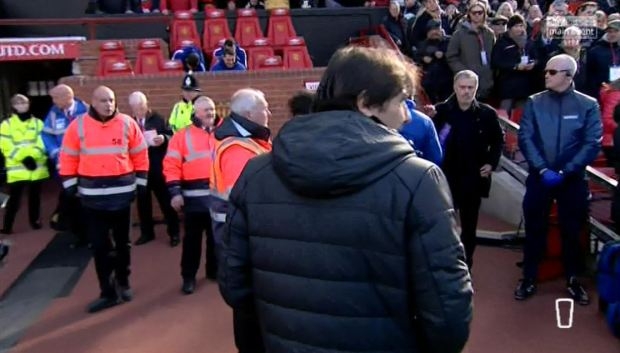 Báo Anh ca ngợi hành động của Mourinho khi giáp mặt Conte
