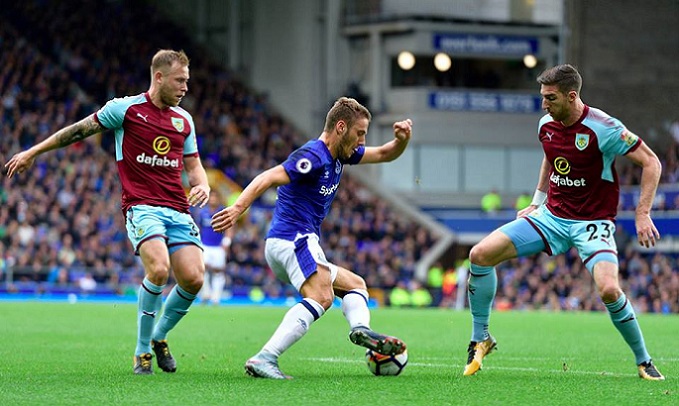 Đả bại Everton, Burnley vươn lên áp sát Arsenal