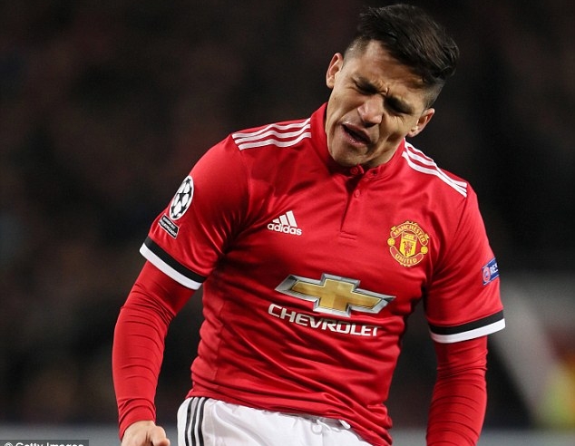 Ferdinand và Scholes chỉ trích Mourinho, đòi loại Sanchez