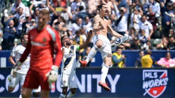 Ibrahimovic lập 2 siêu phẩm trong ngày ra mắt LA Galaxy