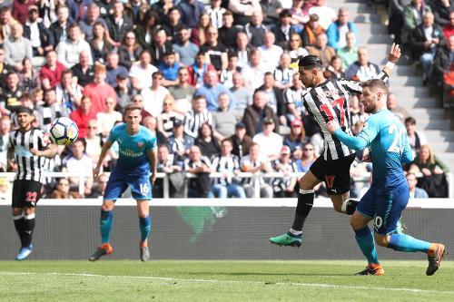 Newcastle lội ngược dòng ngoạn mục trước Arsenal