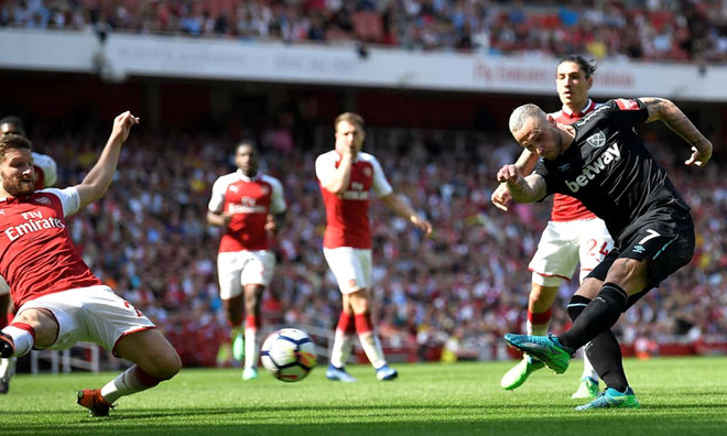 Ghi 3 bàn trong 6 phút, Arsenal hủy diệt West Ham