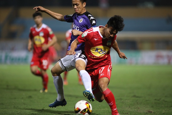 Bị dẫn trước 4-0, HAGL vẫn khiến Hà Nội chật vật giành 3 đểm