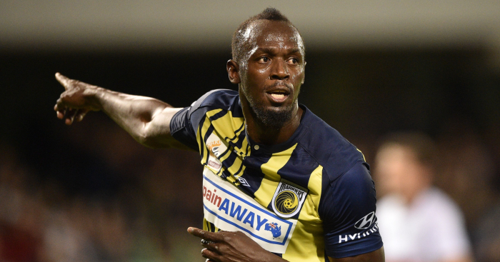 Usain Bolt lập cú đúp trong trận đầu đá chính tại Australia