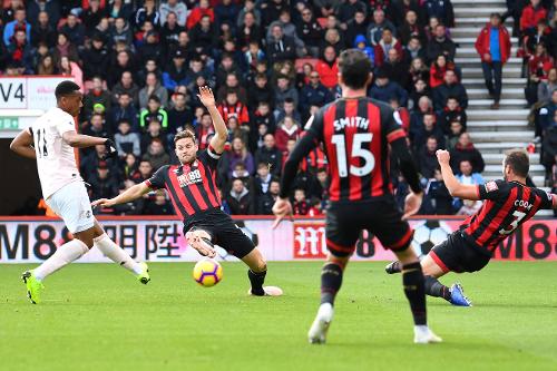Rashford lập công phút bù giờ, MU có chiến thắng nghẹt thở