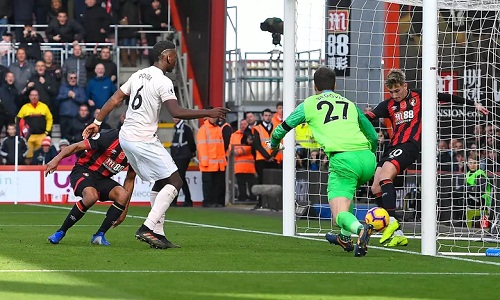 HLV Mourinho dùng từ 'thảm họa' khi nói về hàng thủ MU