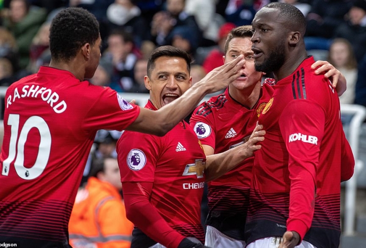 Lukaku lập công, MU giành chiến thắng thứ 4 liên tiếp