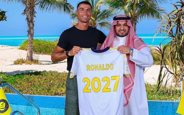 Ronaldo khiến 1 đội bóng phải 'giải tán'