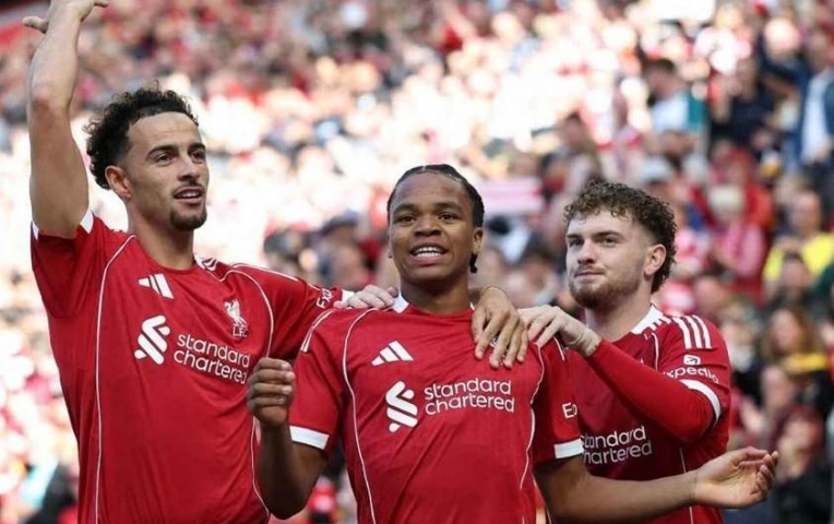Thần đồng 17 tuổi đứng trước cơ hội làm điều không tưởng tại Liverpool