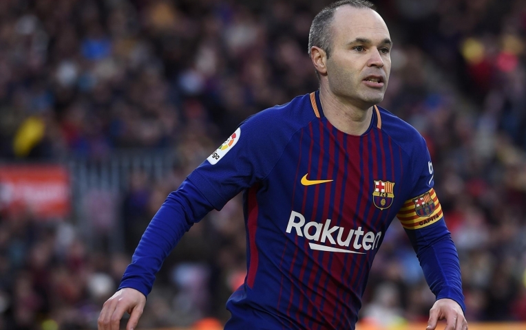 SỐC: Huyền thoại Andres Iniesta bị tố lừa đảo