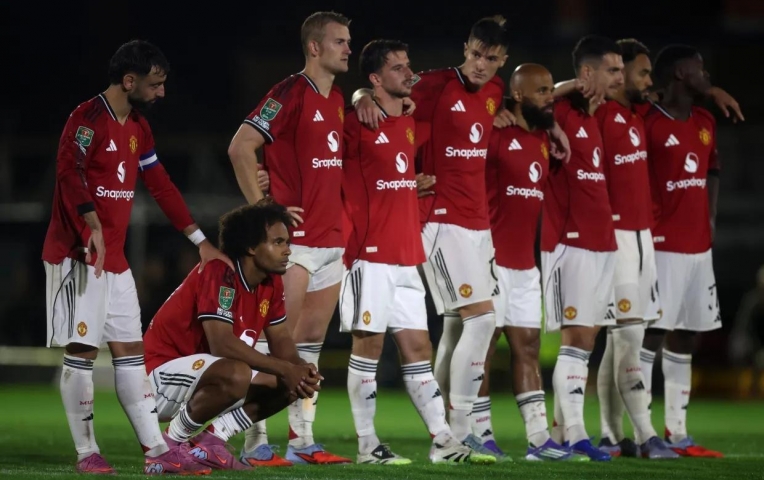 CHÍNH THỨC: MU đưa ra 'thiết quân luật' để bảo vệ các cầu thủ