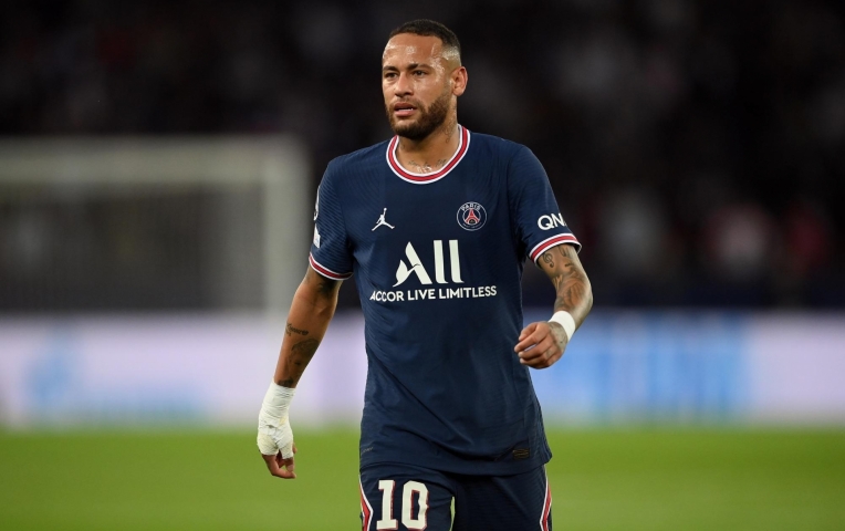 Sinh con thứ 4, Neymar nhận luôn quà từ PSG