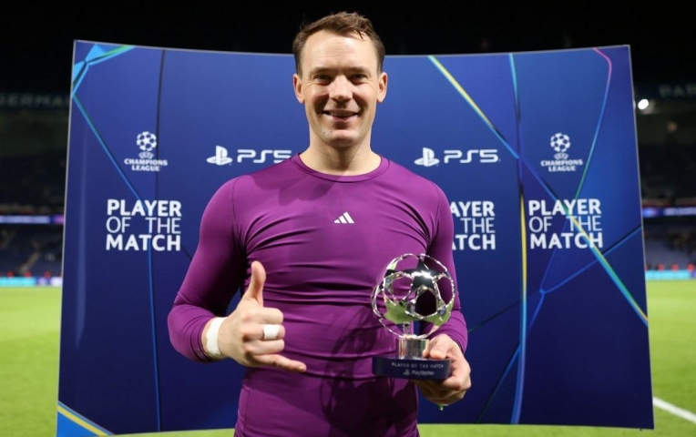 Neuer lập kỷ lục chuyền bóng khiến cả châu Âu ngỡ ngàng