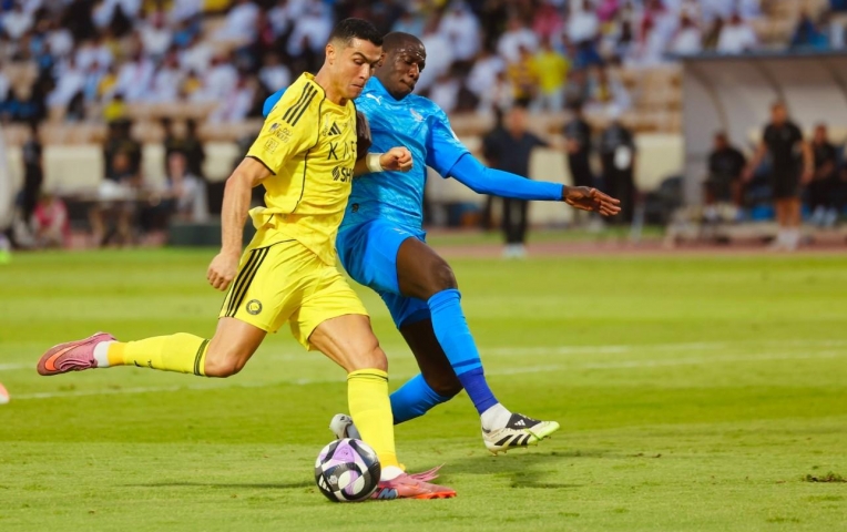 Ronaldo tỏa sáng, Al Nassr tiếp tục bay cao trên đỉnh BXH