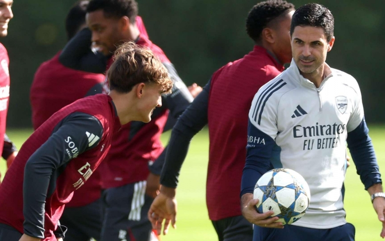 Thần đồng trăm năm có 1 của Arsenal nhận được sự công nhận cực lớn