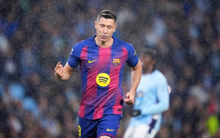 Từ chối đề nghị khủng, Lewandowski quyết tâm ở lại Barca
