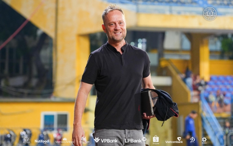 HLV Polking: 'Thẻ đỏ của Đình Trọng là bước ngoặt khiến CAHN thất bại'