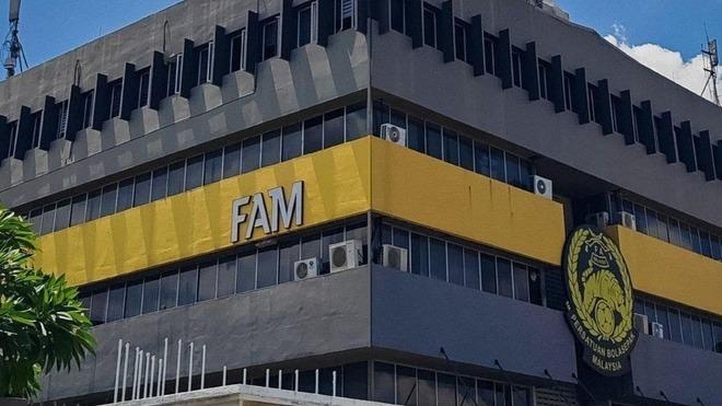 Hé lộ 'cuốn sổ tay bí mật' thao túng cả LĐBĐ Malaysia