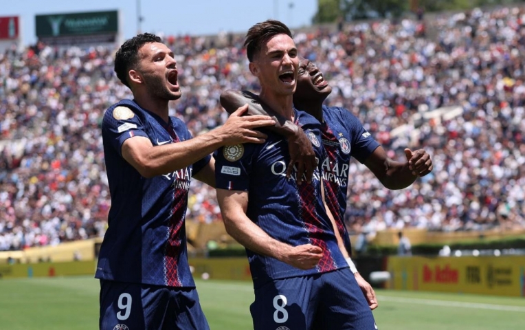 PSG chính thức vượt mặt Barcelona