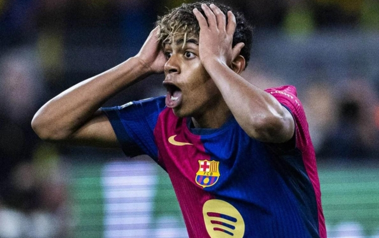 Lamine Yamal nhận đòn giáng cực mạnh tại Barca