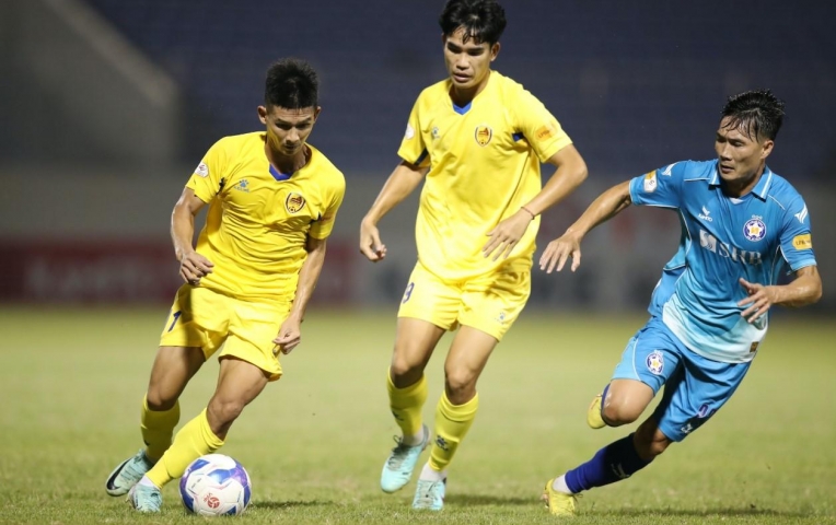 Tranh cãi Bình Phước hay Bình Định sẽ thế chỗ Quảng Nam ở V-League