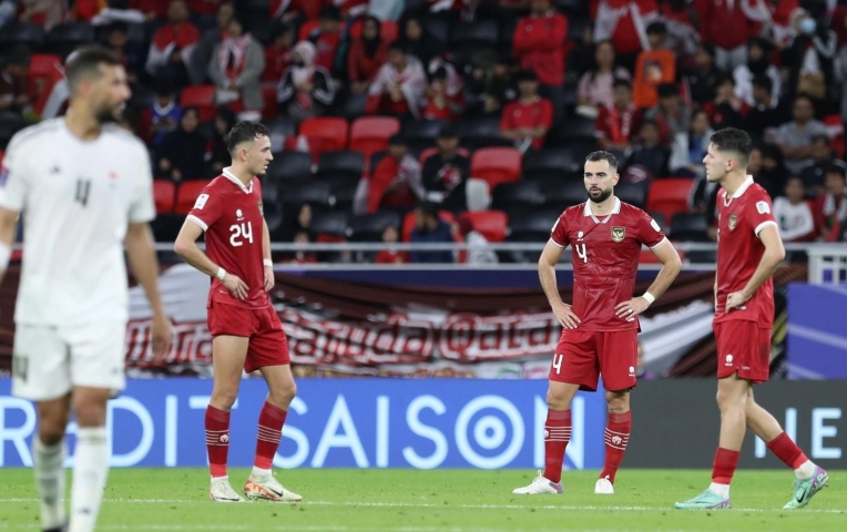 FIFA mạnh tay trừng phạt Indonesia