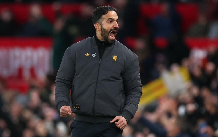 Ruben Amorim đứng trên đầu sóng ngọn gió!