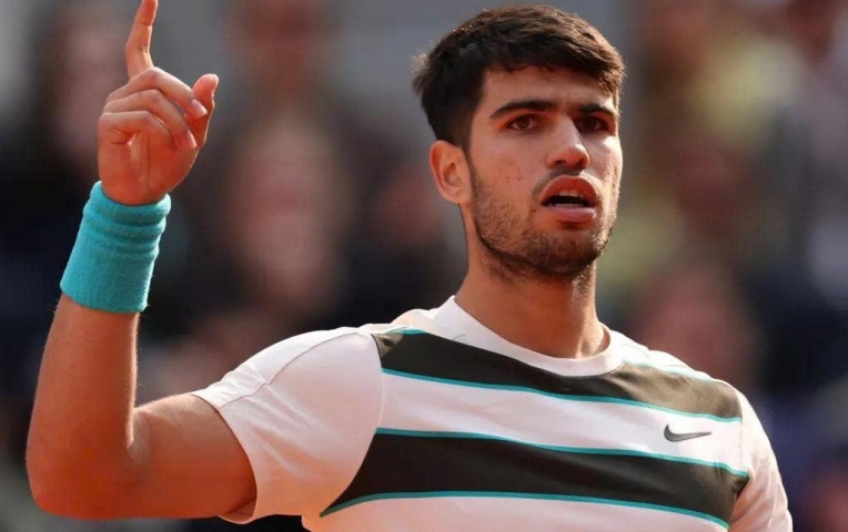 Alcaraz tiết lộ sốc, 'cãi thầy đi quẩy' sau chức vô địch Roland Garros