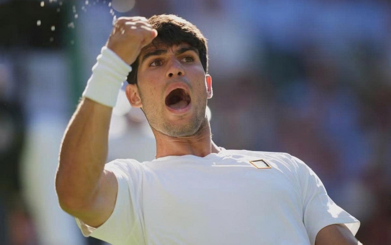 Alcaraz thoát hiểm, Medvedev gây thất vọng trong ngày mở màn Wimbledon 2025