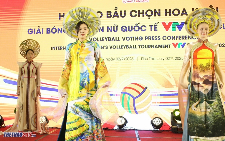 Các ứng viên hoa khôi bóng chuyền VTV Cup 2025 diện áo dài, đi catwalk