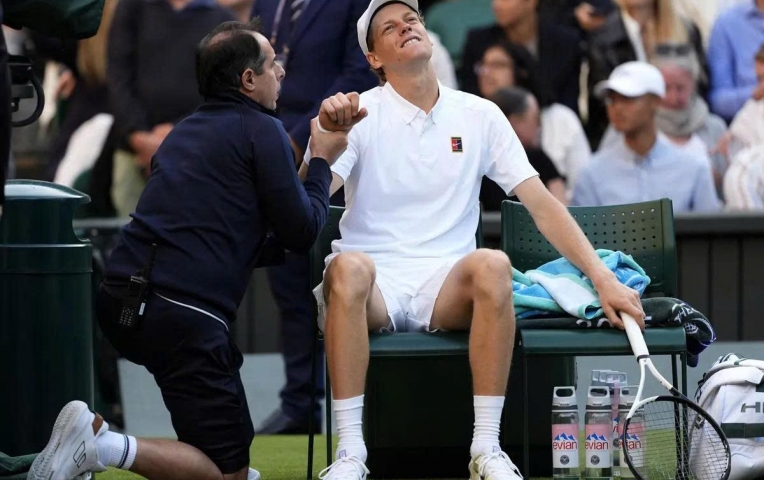 Sinner báo tin cực vui trước thềm tứ kết Wimbledon