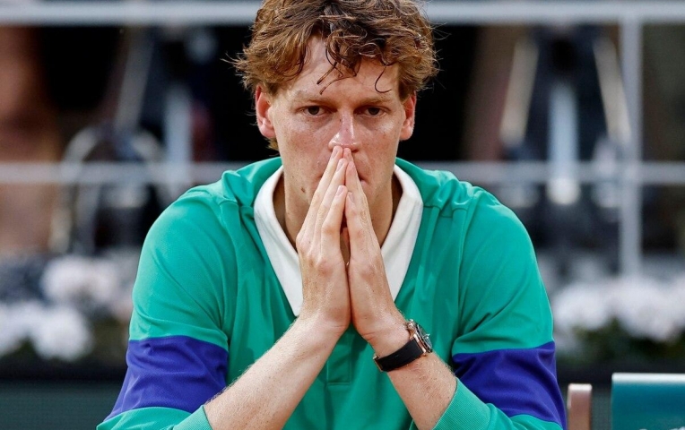 Jannik Sinner đối mặt với nguy cơ tụt hạng