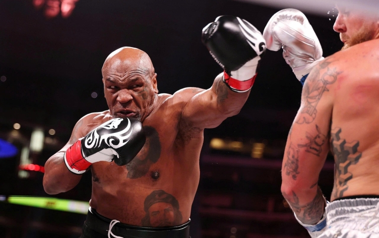 Mike Tyson tuyên bố sẽ thượng đài với Floyd Mayweather