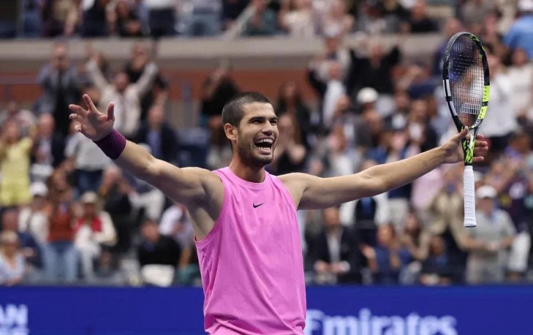 Alcaraz 'chung mâm' huyền thoại sau chức vô địch US Open 2025