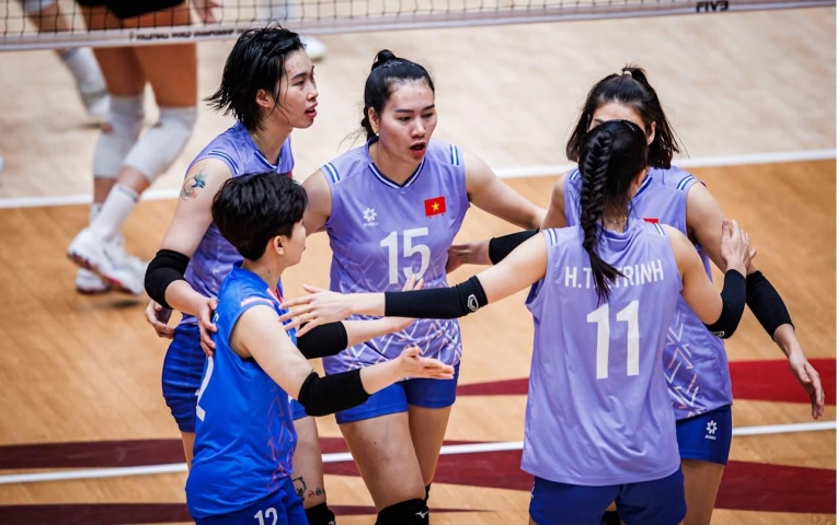 Tuyển bóng chuyền nữ Việt Nam đấu giao hữu với nhà vô địch quốc gia