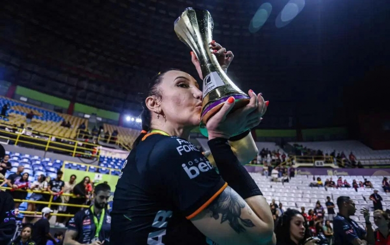 Một cầu thủ chuyển giới không được tham gia giải bóng chuyền thế giới?