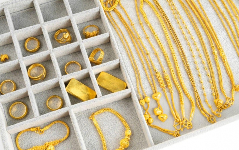 Giá vàng hôm nay trưa 8/8: Vàng trong nước lập đỉnh