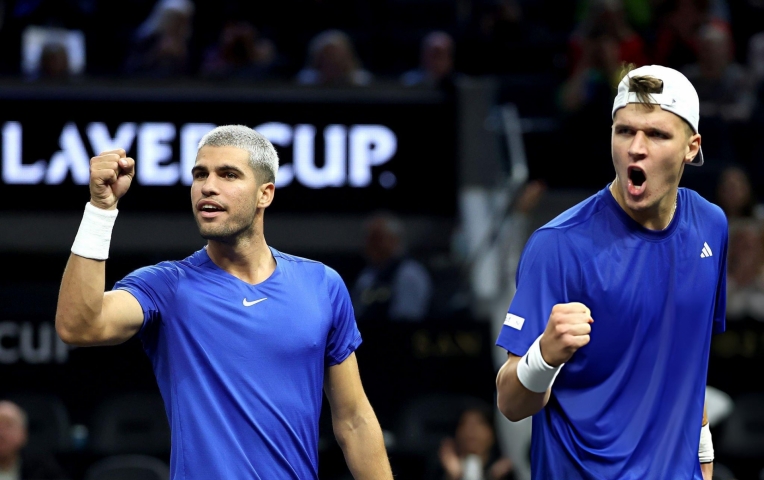 Alcaraz tỏa sáng, tuyển Châu Âu chiếm ưu thế ngày mở màn Laver Cup 2025