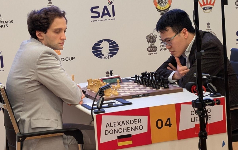 Lê Quang Liêm thoát hiểm không tưởng ở World Cup cờ vua 2025