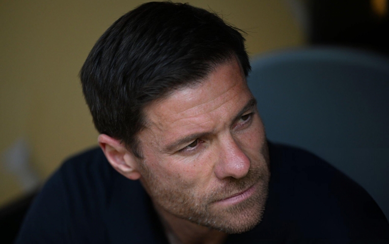 CĐV Real Madrid yêu cầu Xabi Alonso loại bỏ ngay 1 cầu thủ