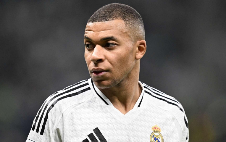 Mbappe yêu cầu Real Madrid chiêu mộ 'phù thủy chân trái' về Bernanbeu