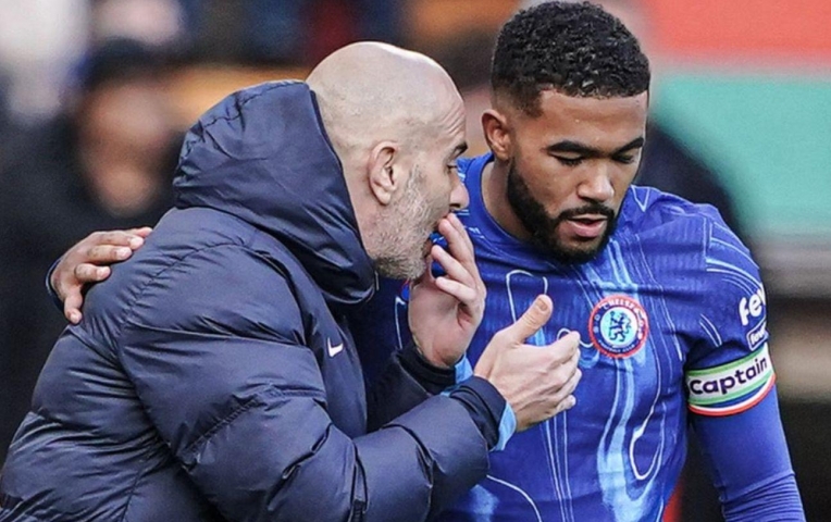 HLV Chelsea nói thẳng về việc thay Reece Jame ngay sau hiệp 1