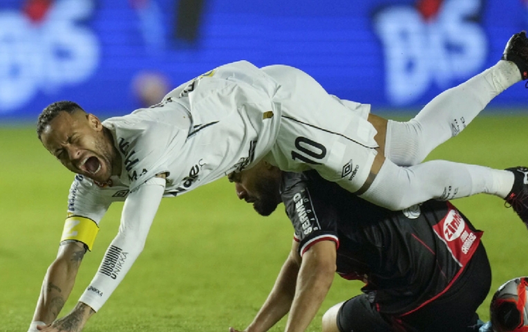 Mối quan hệ rạn nứt giữa Neymar và Santos