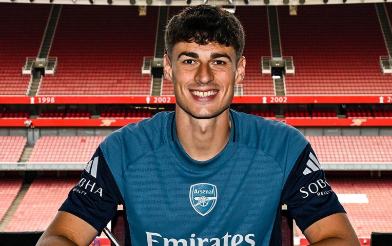 Thủ môn đắt giá nhất thế giới đặt tham vọng lớn khi đầu quân cho Arsenal