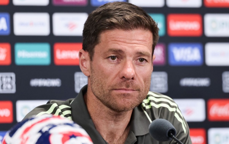 Xabi Alonso: 'Tôi không thể cược sự nghiệp của mình như Ancelotti'