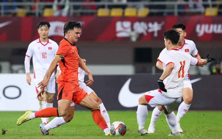 Chấp cả trọng tài và quả 11m, U22 Việt Nam vẫn quật ngã Trung Quốc