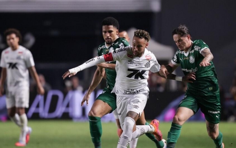 Neymar bật khóc trong ngày Santos tạo địa chấn lịch sử