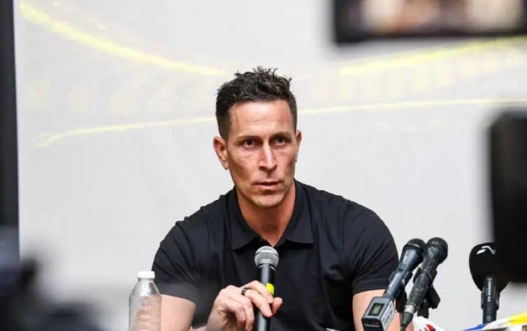 Sếp lớn Malaysia vội vàng giải thích nghi vấn 'bỏ của chạy lấy người'