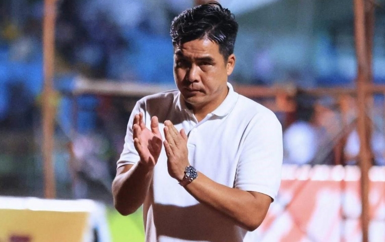 HLV đội của Công Phượng nhận thẻ đỏ vẫn được khen tài giỏi